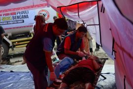 Posko Semen Padang Peduli didatangi korban banjir bandang Palembayan untuk mendapatkan pelayanan kesehatan