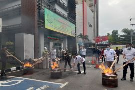 Kejari Pekanbaru musnahkan barang bukti dari 777 perkara