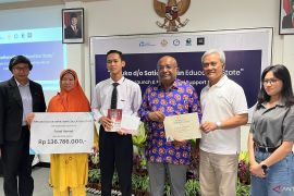 Yayasan Bintan Resort terima bantuan beasiswa untuk 9 pelajar dari Donatur Singapura