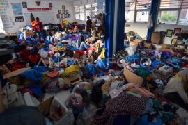 Bantuan pakaian bekas bagi korban banjir bandang di Padang Page 2 Small