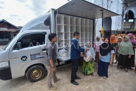 Distribusi MBG bagi warga terdampak banjir bandang di Padang Page 2 Small