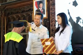 Kudus wisuda sekolah lansia komitmen bangun masyarakat berdaya