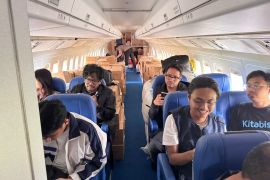 Polri fasilitasi pengiriman bantuan dari Ferry Irwandi dkk-masyarakat