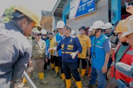 Kementerian ESDM percepat pemulihan distribusi BBM-listrik di Sumbar