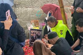 Alvaro dimakamkan di Tanah Wakaf Masjid Jami' Al Muflihun Bintaro