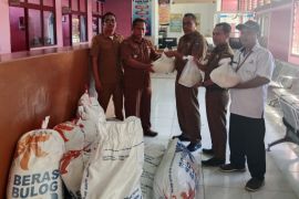 Pemkab Pesisir Selatan Salurkan Bantuan Beras untuk Warga Ranah Pesisir Terdampak Bencana