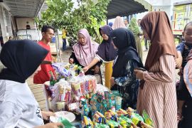 Diskoperindag HSU gelar pasar murah di Desa Pangkalan Sari