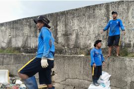 Jakut tambal tanggul Pelindo Muara Baru yang bocor