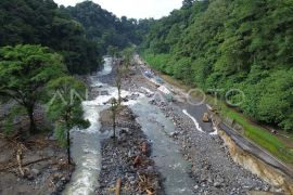 Penanganan jalan putus di di Lembah Anai Page 4 Small
