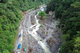 Penanganan jalan putus di di Lembah Anai Page 3 Small