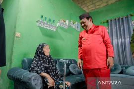 Pemkot Pangkalpinang serahkan alat bantu kesehatan kepada lansia