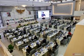 Dua Fraksi DPRD Jabar sampaikan pandangan atas Raperda Pajak dan Air