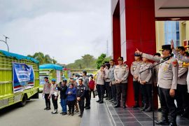 Polda-Sulteng salurkan bantuan untuk korban bencana di Sumatera