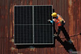 Penerapan PLTS dukung pembelajaran digitalisasi sekolah di wilayah 3T Sultra Page 3 Small