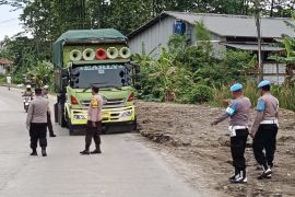 Polres Serang perketat penyekatan truk tambang pelanggar jam operasional