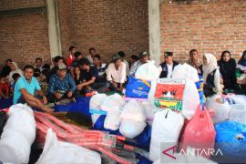 Wako Bukittinggi salurkan bantuan bencana Rp 450 juta ke Palembayan, Agam