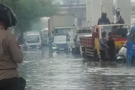 Banjir rob rendam Jalan RE Martadinata setinggi 40 sentimeter