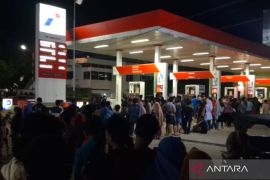 BBM langka di Langsa dan Aceh Tamiang, warga rela antre bawa botol bekas air mineral