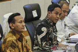 Di DPR, Menhut: Deforestasi turun di 3 provinsi banjir di Sumatera