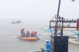 SAR gabungan lakukan pencarian nelayan hilang di Situbondo