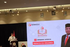 Herwyn Malonda beri penguatan kapasitas SDM Bawaslu untuk Pemilu 2029