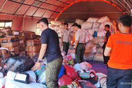 Pemkot Bandarlampung siapkan 12 truk untuk salurkan bantuan bencana Sumatera