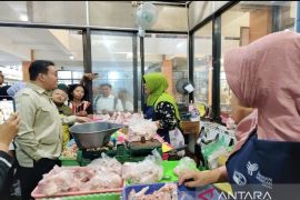 Mendag memantau harga sembako jelang Natal di Surakarta