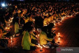 Mahasiswa Universitas Palangkaraya doa bersama untuk korban banjir di Sumatera