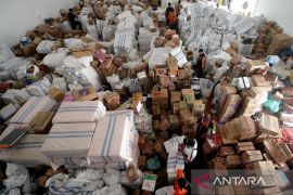 BPBD Jatim kumpulkan bantuan untuk korban banjir bandang dan longsor di Sumatera