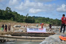 Jembatan darurat Semen Padang Peduli di Salareh Aia diapresiasi Gubernur