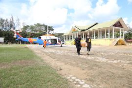 Helikopter Polri distribusikan 348 kilogram bantuan ke Aceh Tamiang