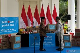 Kemlu RI salurkan bantuan kemanusiaan untuk korban banjir Sumatera