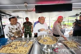 Brimob Polda Kalsel operasikan kendaraan pengolah air bersih untuk siaga bencana