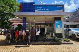 Akses layanan BRI tetap terjaga di daerah terisolir bencana banjir bandang melalui satelit