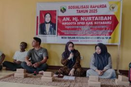 Anggota DPRD Kotabaru Sosper di Desa Tarjun
