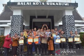 Kota Sukabumi beri penghargaan SP4N Lapor ke instansi dan operator