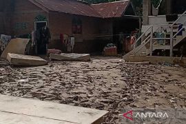 Lumpur capai 2 meter, korban banjir Pidie Jaya butuh alat berat