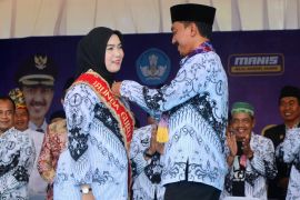 Bupati Saidi Mansyur apresiasi peran guru pada peringatan HUT PGRI