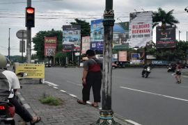 Pemkab Sleman tertibkan anak jualan di Perempatan Monjali