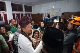 Gubernur Jawa Barat Dedi Mulyadi salurkan bantuan korban bencana Sibolga setelah Sumbar