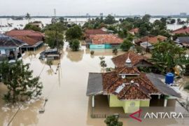 Banjir rendam ratusan rumah warga di Karawang