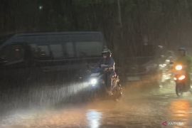 DPRD Surabaya ingatkan warga waspadai cuaca ekstrem saat akhir tahun