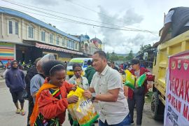 Polres Jayawijaya gelar Gerakan Pangan Murah sambut hari raya Natal 2025