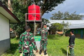 Kodim 1702/Jayawijaya membangun sarana air bersih bagi warga Kampung Helalua