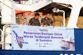Ministry sent 108 tons of aid to flood victims in Sumatra