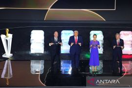 Donald Trump terima penghargaan perdamaian pertama FIFA