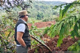 Bupati Bandung pimpin langsung proses pencarian 3 warga tertimbun longsor di Arjasari