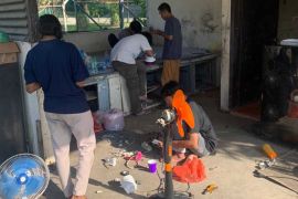 Mahasiswa Unimal berikan layanan reparasi elektronik untuk korban bencana