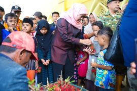 Khofifah salurkan bantuan bagi pengungsi di Pidie Jaya