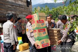 Satreskrim Polres Nagan Raya salurkan bantuan untuk korban banjir bandang